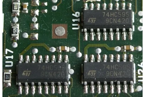 IC 7400 компонент: Подробна работа, функции и приложения