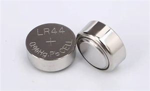 LR44 battery